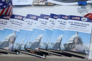 Посольство США организовало выставку, посвященную образованию
