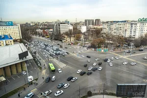 Продажи легковых автомобилей в июне упали почти на четверть — ЦЭИР