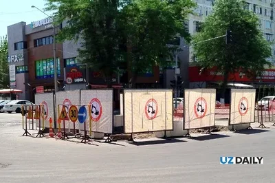 В Юнусабаде прокладывают новую трубу для отвода дождевой воды