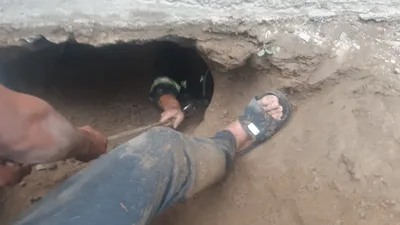 Спасатели вытащили годовалого малыша из выгребной ямы в Наманганской области