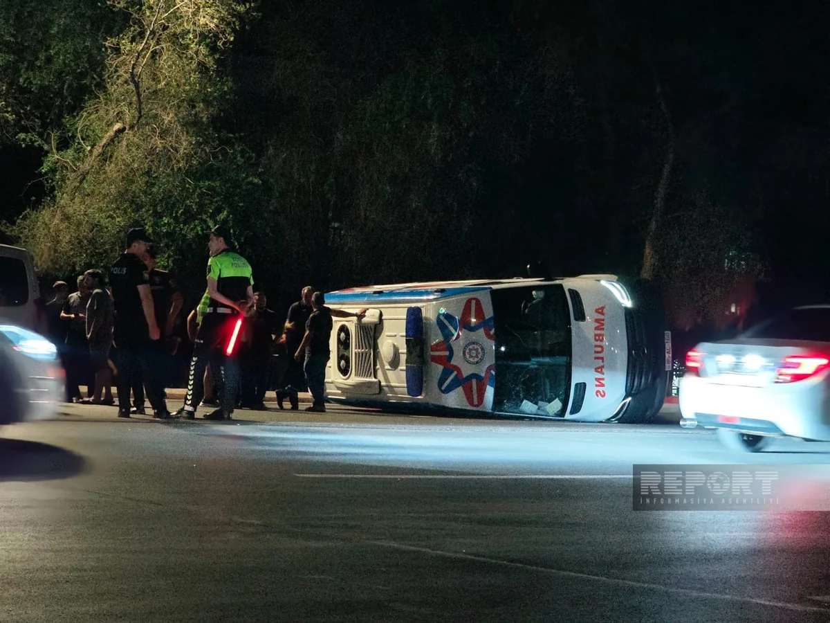 В центре Нахчывана произошло ДТП с участием автомобиля скорой помощи