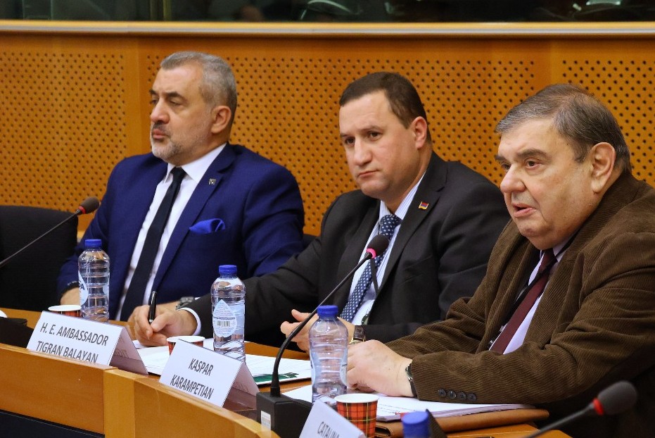 Торговец кровавыми алмазами в Европарламенте: наглая провокация против Баку и вопросы к Еревану