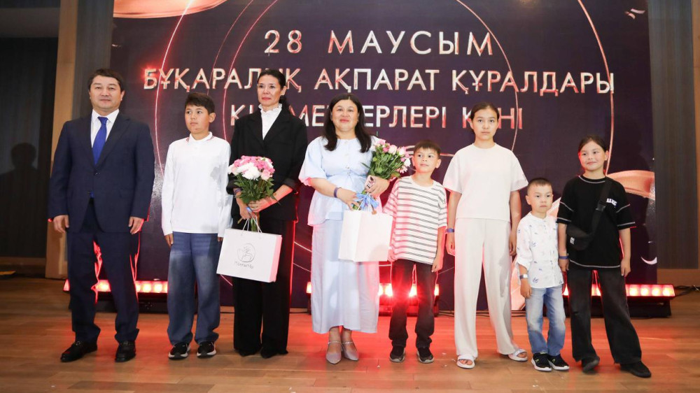 В Мангистауской области журналистам вручили ключи от новых квартир
