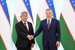 Президент Узбекистана принял посла Азербайджана