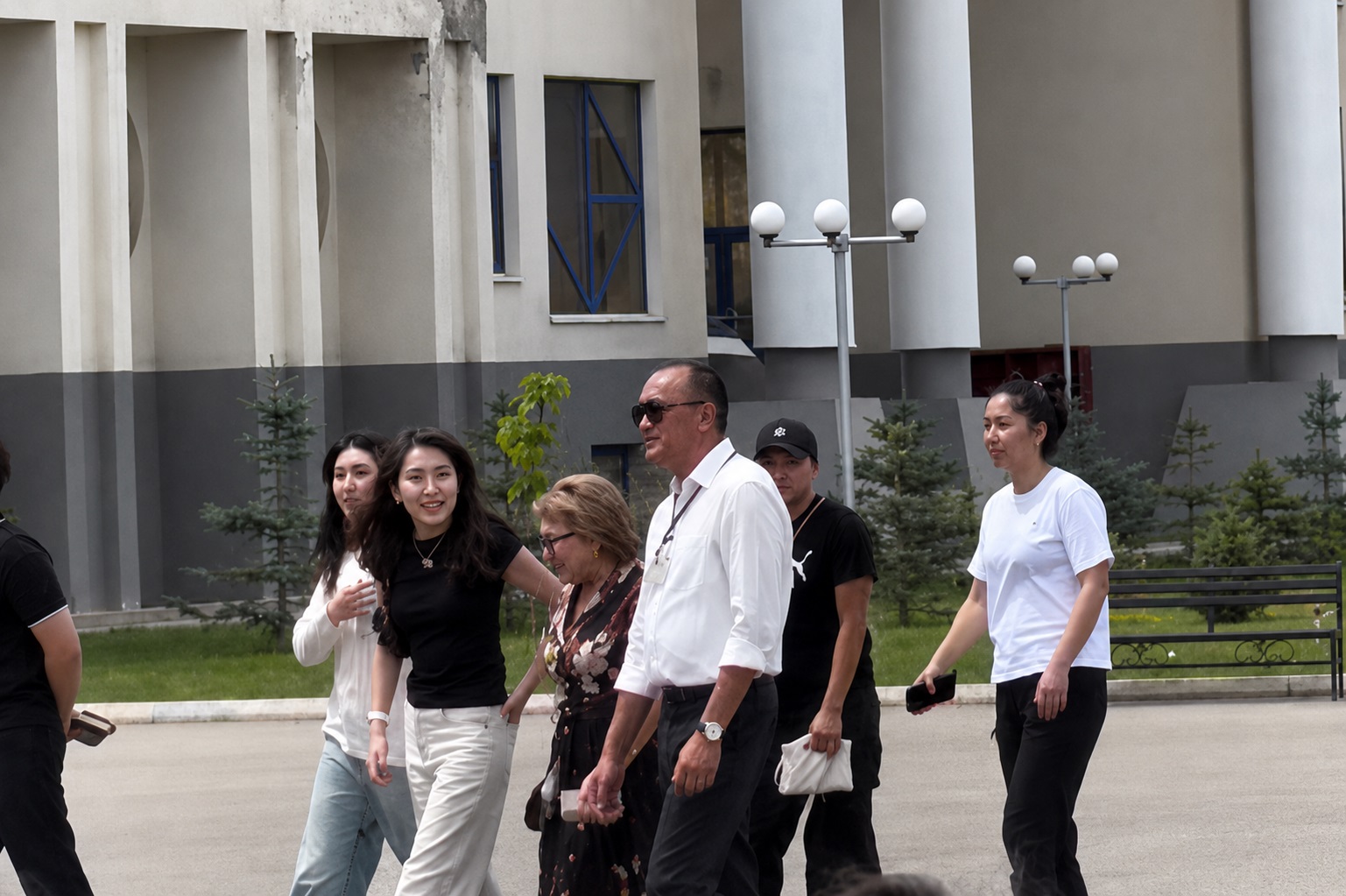 Дети из лагеря «Алтын балалык» получили подарки от первой леди