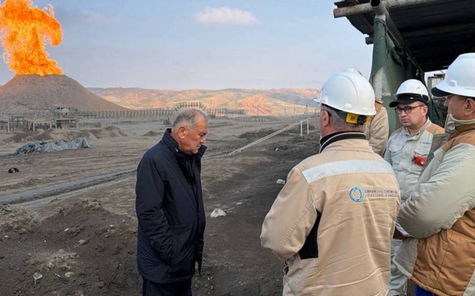 «Аварию на газовом месторождении в Байсуне ликвидируют в 2027 году» — председатель Узбекнефтегаза Абдугани Сангинов отметил, что для ликвидации аварии подписано соглашение о сотрудничестве с китайской компанией CNPC. Китайские специалисты уже прибыли на месторождение М25 и изучают ситуацию.