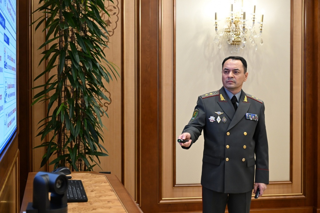 Президенту представили презентацию по укреплению оборонного потенциала страны