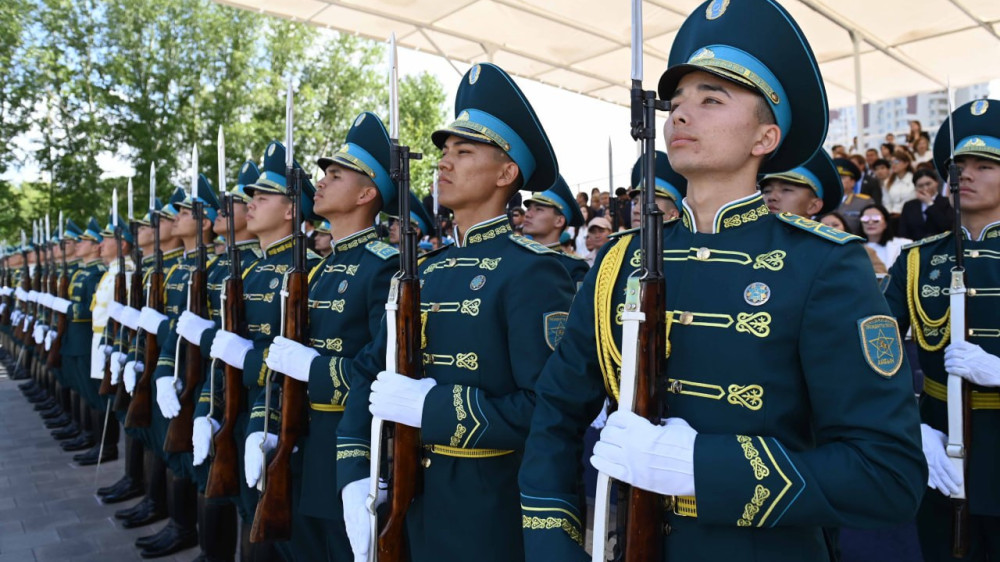 Выпускники казахстанских военных вузов получат новые звания
