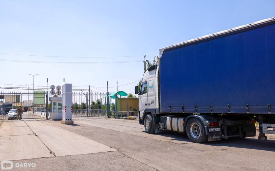 «Одна остановка»: В Узбекистане ускорят оформление грузов на границе В Узбекистане планируют ускорить оформление грузов на пограничных пунктах пропуска и внедрить современные цифровые решения в логистике.