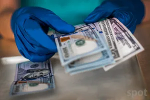 Как в июле изменился официальный курс доллара в Узбекистане