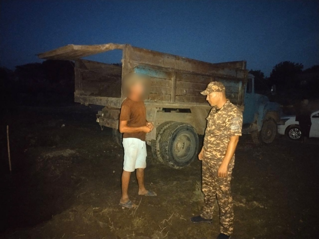 В Самаркандской области выявили очередной случай незаконной добычи песка