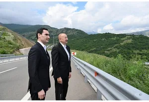 Президент Ильхам Алиев и Президент Сердар Бердымухамедов сфотографировались на фоне села Дашалты Шушинского района