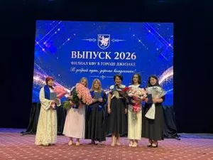 Русский дом поздравил первых выпускников КФУ в Джизаке