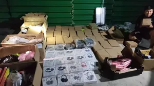 Пограничники Кыргызстана пресекли попытку контрабанды аксессуаров для смартфонов в узбекский анклав