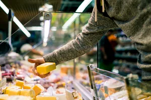В Узбекистане могут ужесточить наказание за продажу просроченных товаров
