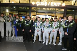 Сборная Азербайджана, ставшая чемпионом Европы по борьбе, вернулась в Баку