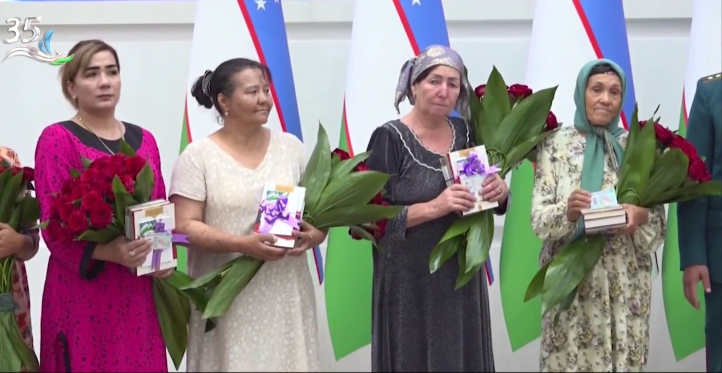 Более 250 человек стали гражданами Узбекистана. Видео