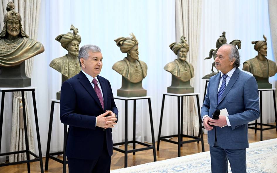 Президент ознакомился с проектом памятника поэту Захириддину Мухаммаду Бабуру Памятник установят в составе архитектурного ансамбля, возводимого в городе Бабуре Андижанской области. Шавкату Мирзиёеву представили эскизы будущего памятника и его композиционные решения.