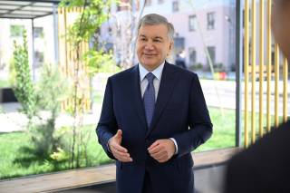 Президент ознакомился с новым жилым массивом, возводимым в городе Коканде