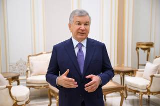 Президент ознакомился с созидательной работой в международном аэропорту Ургенча