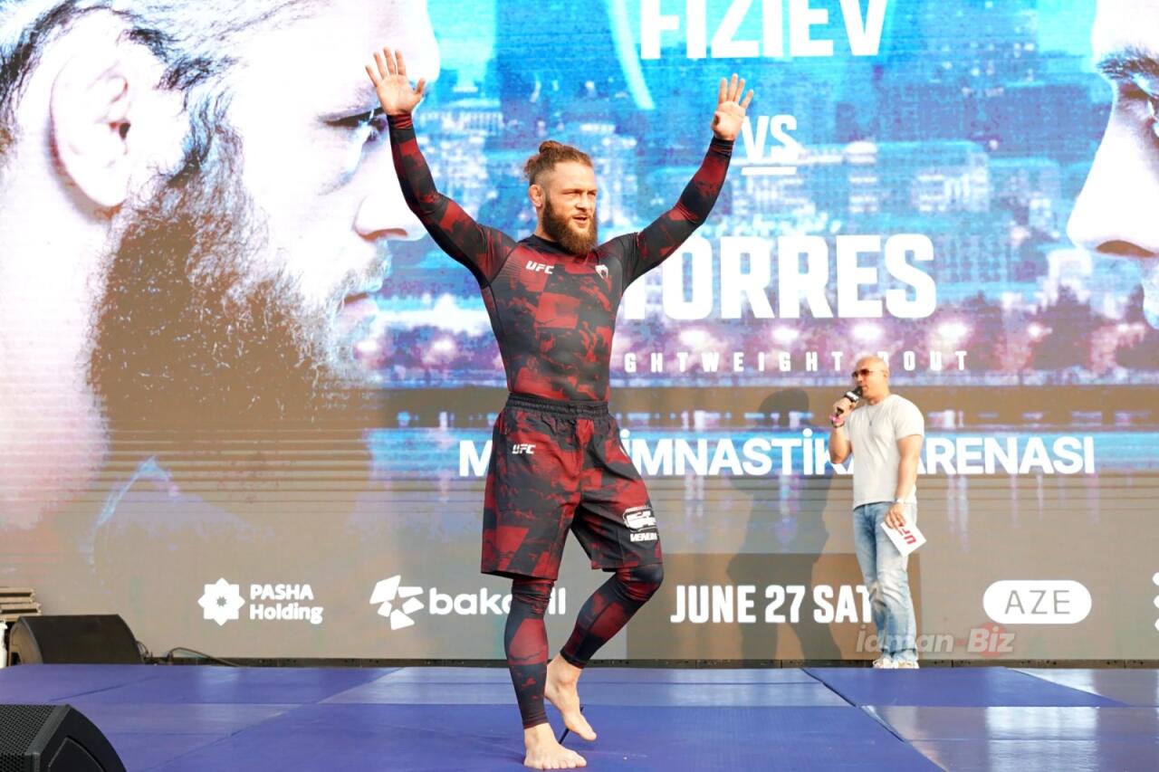 Рафаэль Физиев вошел в топ-15 нового рейтинга UFC