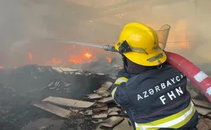 На одном из объектов в Баку вспыхнул пожар