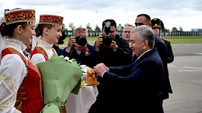 Как Шавката Мирзиёева встретили в Минске — фото