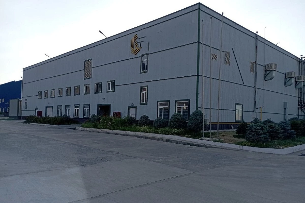 В Джизакской области за долги продается завод базальтового волокна