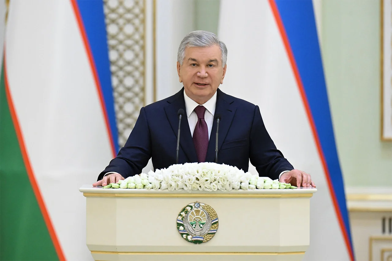Мирзиёев принял верительные грамоты девяти послов