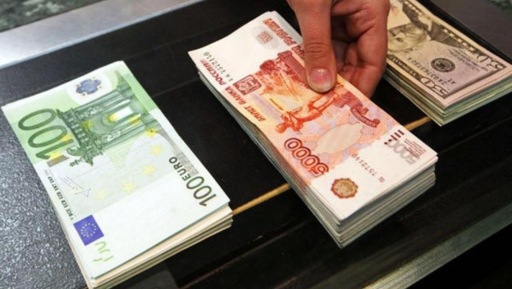 Курс валют в коммерческих банках 15 июля. Евро дорожает, рубль дешевеет