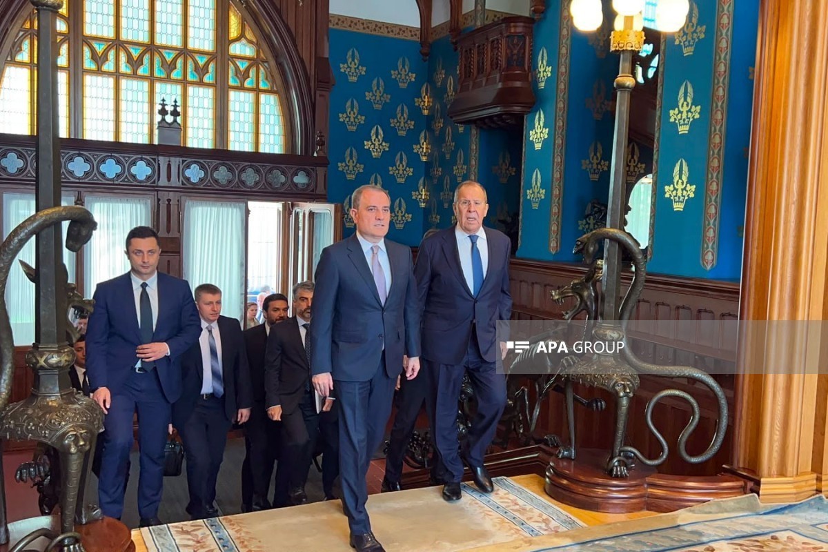 В Москве начались переговоры глав МИД Азербайджана и России