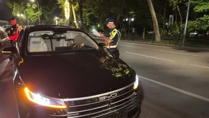 Водители в Узбекистане обязаны предъявлять инспекторам ДПС оригиналы документов. Видео
