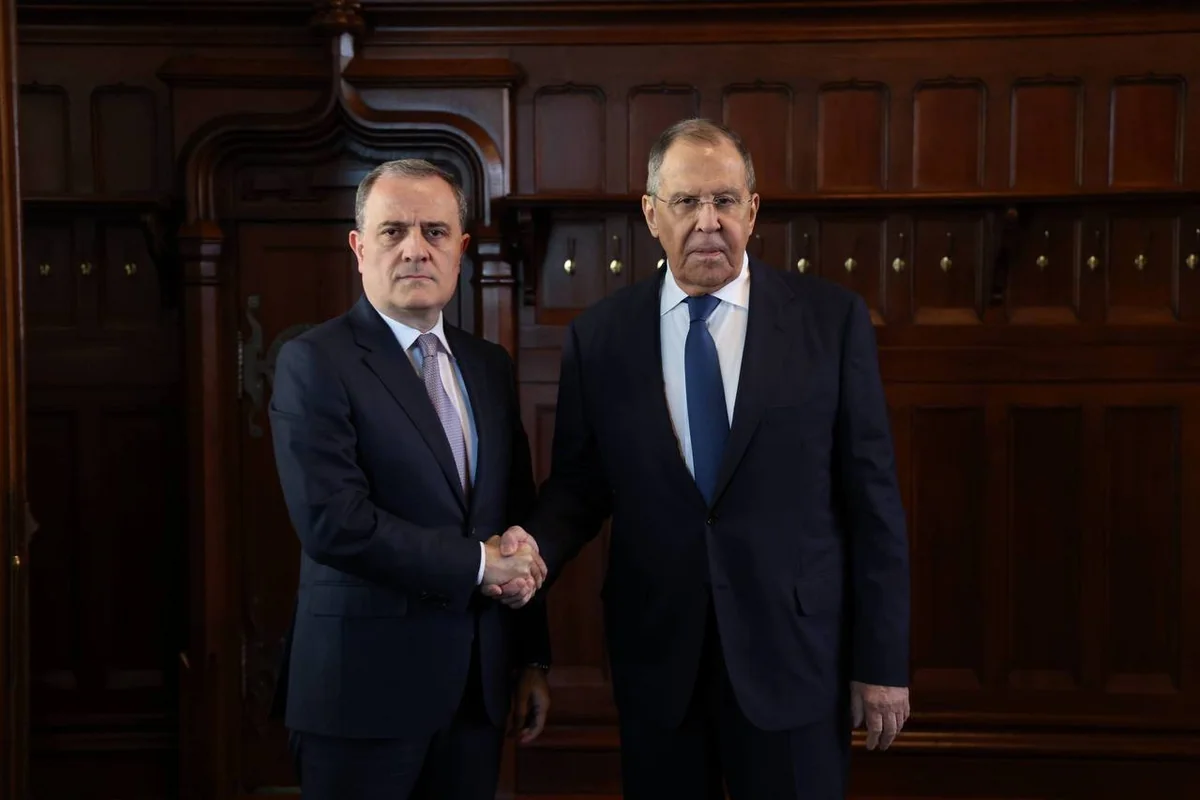 Главы МИД Азербайджана и РФ проводят встречу в Москве