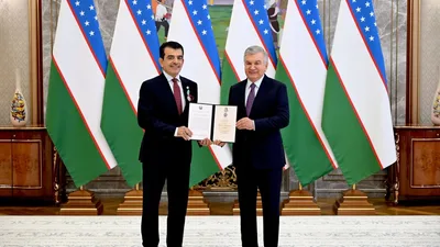 Шавкат Мирзиёев наградил гендиректора ICESCO Салима аль-Малика орденом "Дустлик"