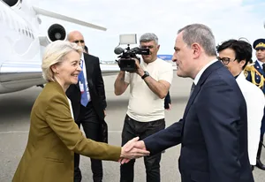 Урсула фон дер Ляйен прибыла в Азербайджан