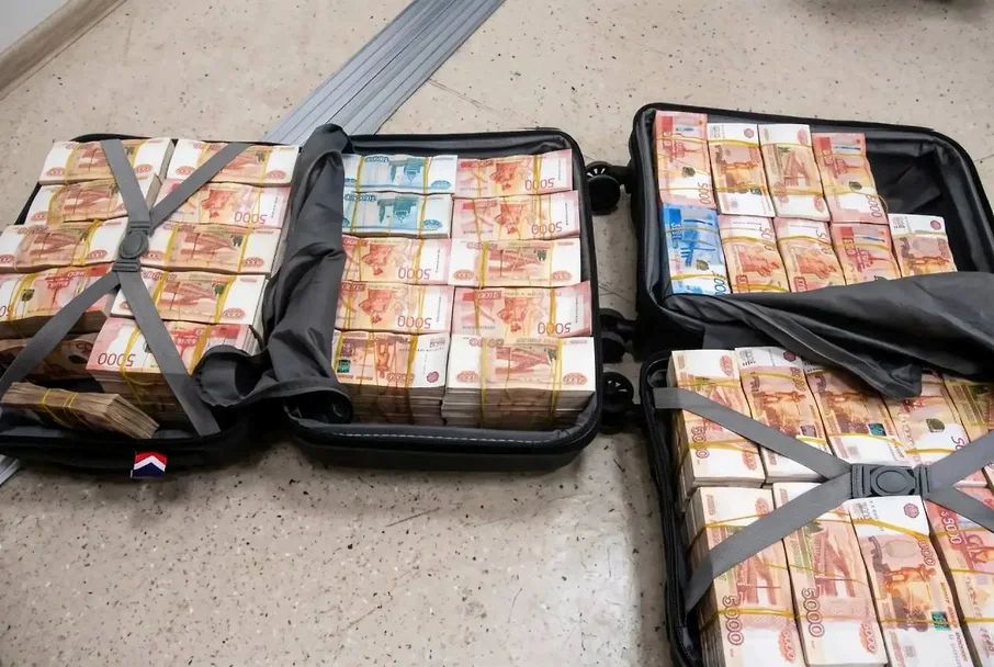 Из Махачкалы в Бишкек пытались незаконно переправить почти 180 миллионов рублей