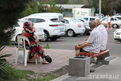 Пенсионеры в Ташкенте вновь жалуются на принудительный перевод пенсии на карты